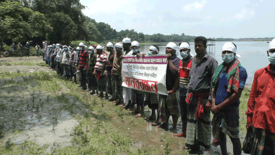মহেশপুরে মৎস্যজীবীদের প্রতিবাদ