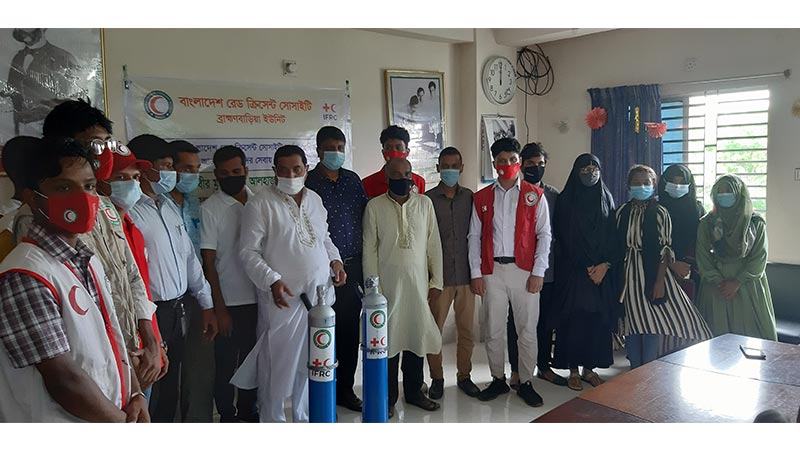 করোনা চিকিৎসায় রেড ক্রিসেন্টের অক্সিজেন সিলিন্ডার