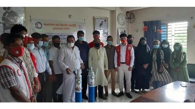 করোনা চিকিৎসায় রেড ক্রিসেন্টের অক্সিজেন সিলিন্ডার