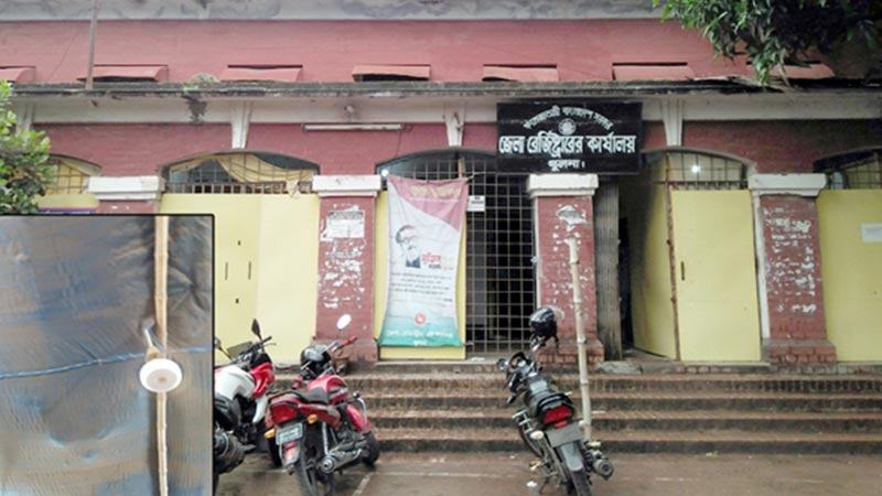 ঝুঁকিপূর্ণ ভবনে চলছে দাপ্তরিক কাজ