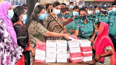 বরিশালে দুস্থদের মাঝে পুনাকের খাদ্যসহায়তা