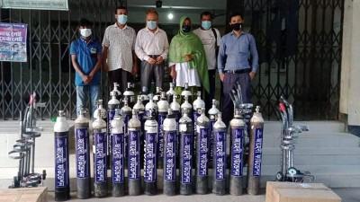 ঝিনাইদহ সদর হাসপাতালে অক্সিজেন সিলিন্ডার বিতরণ