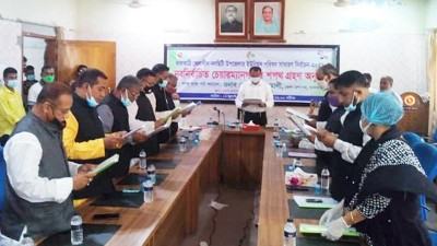 ঝালকাঠিতে ১৬ ইউপি চেয়ারম্যানের শপথগ্রহণ
