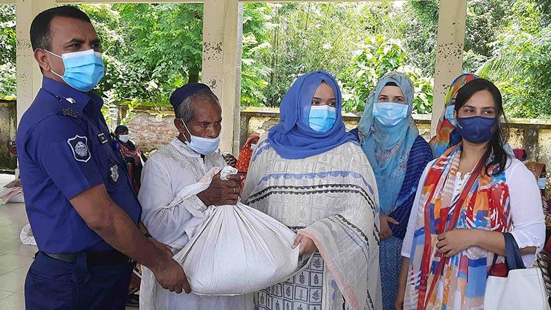 বাগেরহাটে দরিদ্রদের পুনাকের খাদ্যসহায়তা