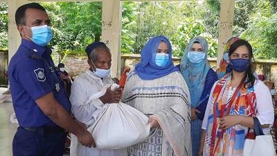 বাগেরহাটে দরিদ্রদের পুনাকের খাদ্যসহায়তা