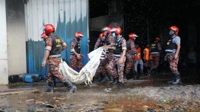 নিহতদের স্মরণে নারায়ণগঞ্জে মোমবাতি প্রজ্বালন