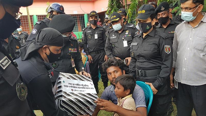 সেজান জুস কারখানায় ক্ষতিগ্রস্তদের পাশে র‌্যাব মহাপরিচালক