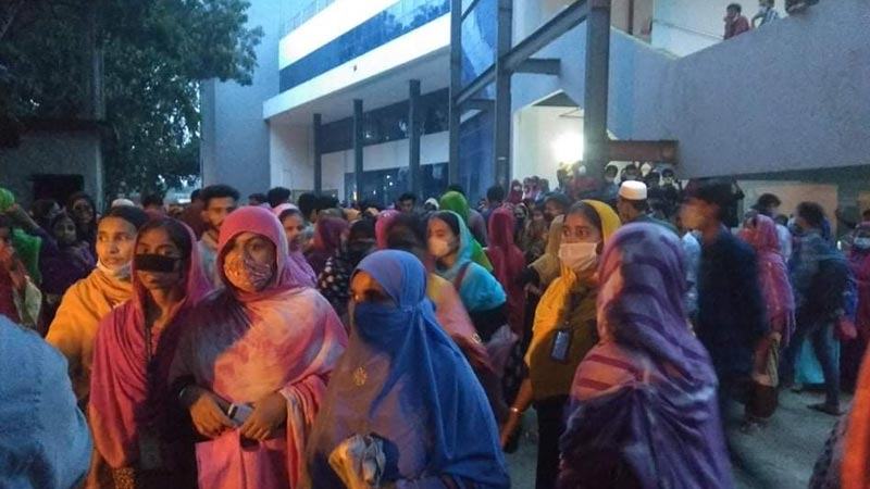 ভালুকা এক্সিকিউটিভ মিলে বেতন বোনাসের দাবিতে শ্রমিক বিক্ষোভ
