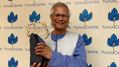 ‘দ্য অলিম্পিক লরেল’ পেলেন ড. ইউনুস