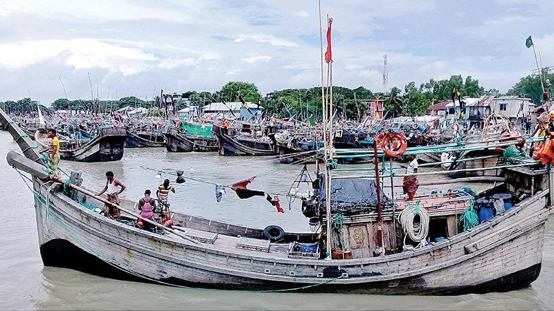 ফের ইলিশ শিকারে সাগরে যাত্রা জেলেদের