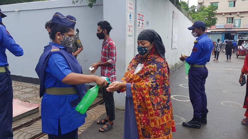 নারায়ণগঞ্জে মাস্ক পরলেই কাজের সুযোগ