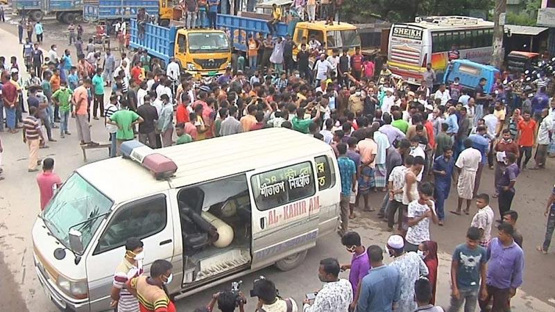 বগুড়ার ট্রাকচালকের মরদেহ নিয়ে সড়ক অবরোধ