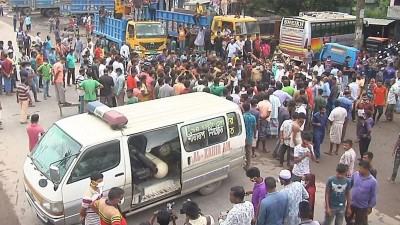 বগুড়ার ট্রাকচালকের মরদেহ নিয়ে সড়ক অবরোধ