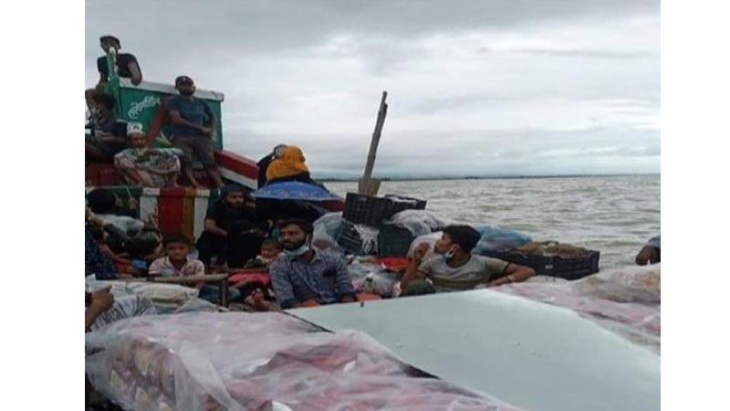 যাত্রীসহ ডুবোচরে আটকে পড়া দুই ট্রলার ১০ ঘণ্টা পর উদ্ধার