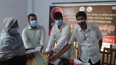 জয়পুরহাটে রিক এর উদ্যোগে খাদ্য সহায়তা ও মাস্ক বিতরন