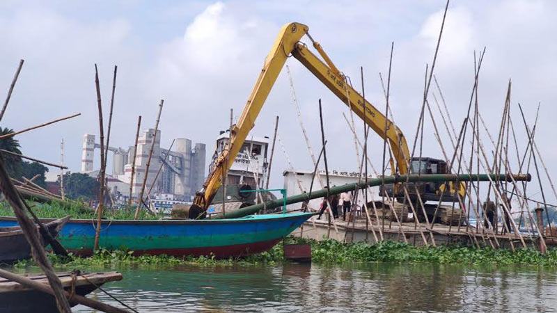 নারায়ণগঞ্জের শীতলক্ষ্যায় অর্ধশত ড্রেজার উচ্ছেদ