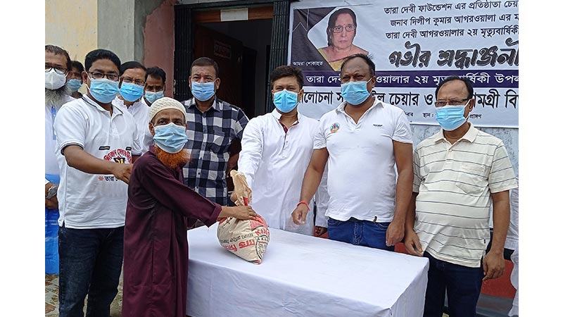 চুয়াডাঙ্গায় তারা দেবী ফাউন্ডেশনের খাদ্যসামগ্রী বিতরণ