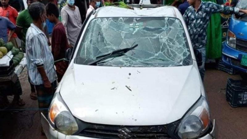 কচুয়ায় প্রাইভেটকার খালে পড়ে নিহত ২