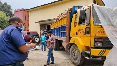 ৫৯১ বস্তা নিম্নমানের চাল প্রবেশ করানোর চেষ্টা