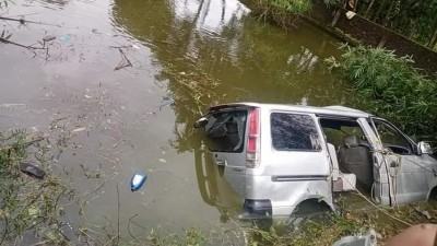 চকরিয়ায় মাইক্রোবাস উল্টে নিহত ৭ জন