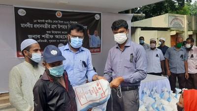 জয়পুরহাটে পিডব্লিউডি’র উদ্যোগে প্রধানমন্ত্রীর ত্রাণ উপহার বিতরণ
