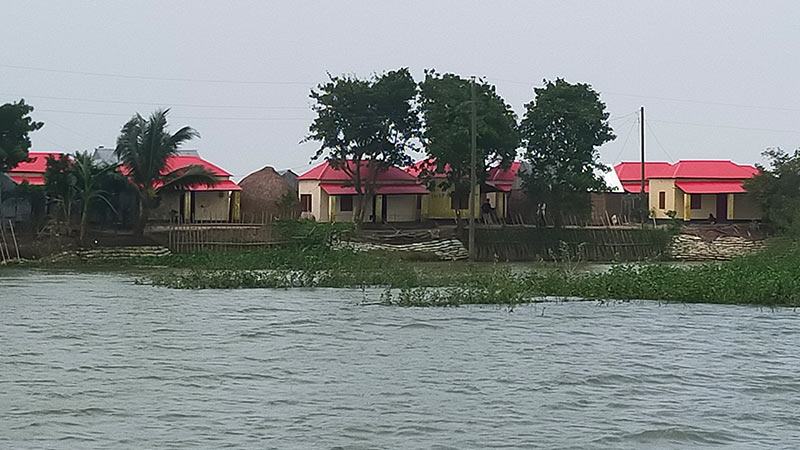 নতুন ঠিকানায় জীবন সাজাচ্ছে হাওরপাড়ের মানুষ
