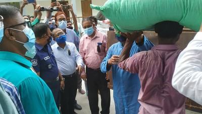 পঞ্চগড়ে বাফার গুদাম থেকে সার বিতরণ শুরু