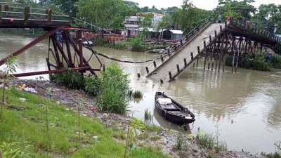 শরণখোলায় সেতু ভেঙে খালে