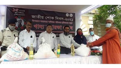 যশোরে খাদ্যসহায়তা পেলেন পরিবহন শ্রমিকরা
