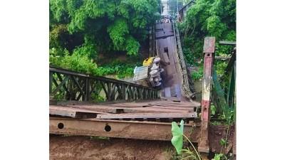রাঙ্গামাটিতে ট্রাকসহ ধসে পড়ল সেতু