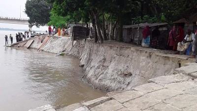 কুষ্টিয়ায় শেখ রাসেল সেতুর প্রতিরক্ষা বাঁধে আবারো ধস