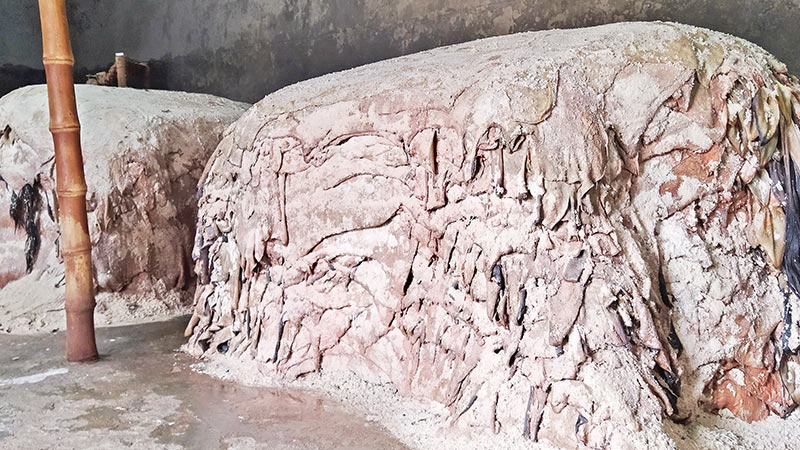 ৭০ হাজার চামড়া নিয়ে বিপাকে দিনাজপুরের ব্যবসায়ীরা