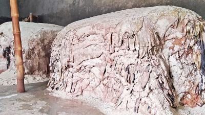 ৭০ হাজার চামড়া নিয়ে বিপাকে দিনাজপুরের ব্যবসায়ীরা