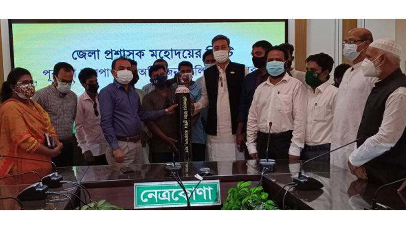 নেত্রকোনায় অক্সিজেন সিলিন্ডার হস্তান্তর