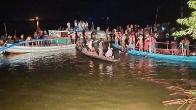 ব্রাহ্মণবাড়িয়ায় যাত্রীবাহী ট্রলারডুবি ২১ মরদেহ উদ্ধার