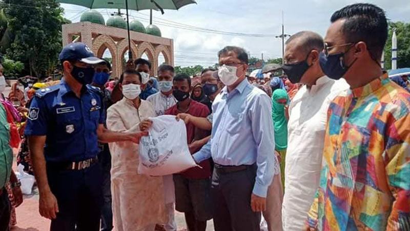 সুনামগঞ্জে দুস্থদের মাঝে খাদ্যসামগ্রী বিতরণ