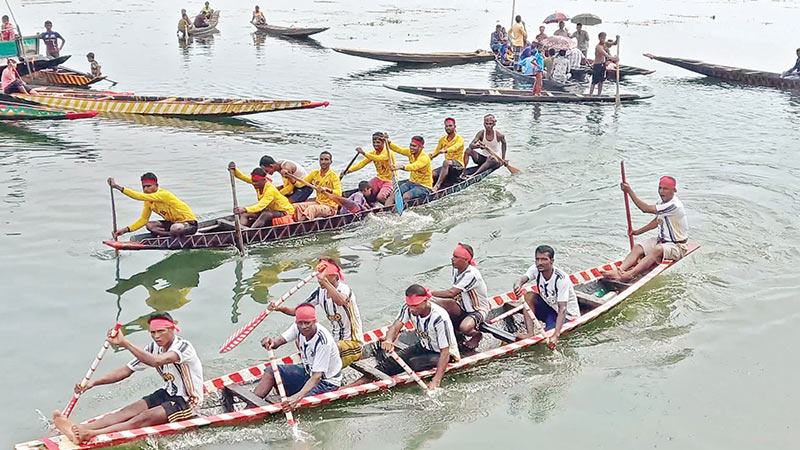 সুুনামগঞ্জের খরচার হাওরে বাইচ