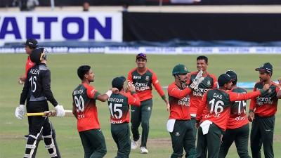 নাসুম ঝড়ে টালমাটাল কিউইরা