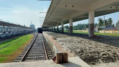 প্লাটফর্ম উঁচু করতে সাড়ে ৪ কোটি টাকা গচ্চা