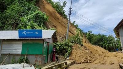 সড়ক সংস্কারের নামে পাহাড় কাটছে বান্দরবান পৌরসভা