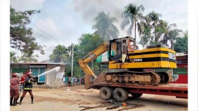 শ্রীমঙ্গলে রেলের জমি উদ্ধার অভিযানের এক্সক্যাভেটরে আগুন