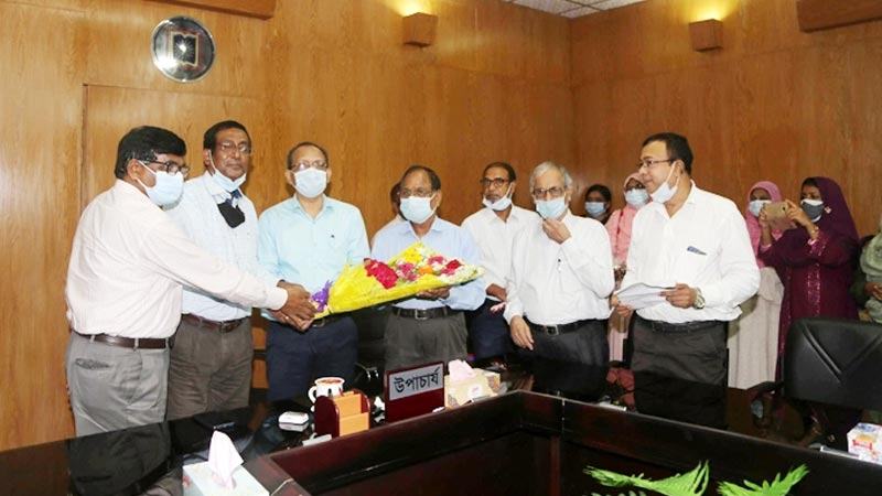 রাবির কোষাধ্যক্ষকে বিদায়ী সংবর্ধনা