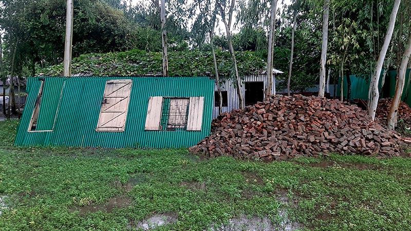 কুড়িগ্রামে ভবন না থাকায় ব্যাহত শিক্ষা কার্যক্রম