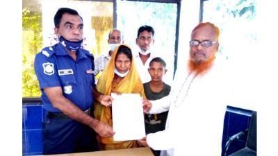 পুলিশের সহায়তায় জমি ও ঘর পাচ্ছেন প্রতিবন্ধী আসমা