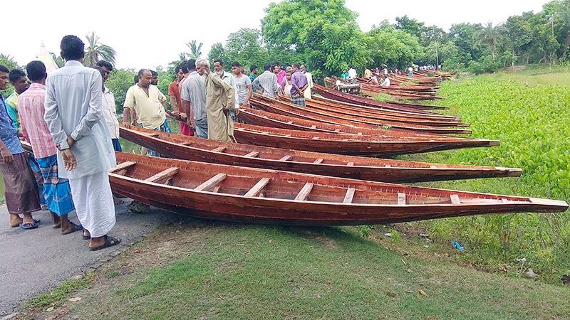নড়াইলে তৈরি নৌকা যাচ্ছে দেশের ১০ জেলায়