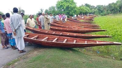 নড়াইলে তৈরি নৌকা যাচ্ছে দেশের ১০ জেলায়