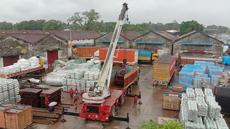 রফতানি বৃদ্ধিতে বেনাপোল বন্দরে পণ্যজট