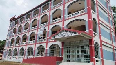 আয়া বরখাস্ত, প্রধান শিক্ষককে শোকজ
