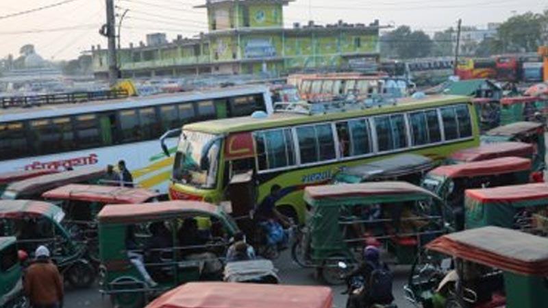 বেহাল সড়কে তীব্র যানজট