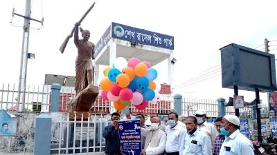 পটুয়াখালীতে বীর মুক্তিযোদ্ধা ভাস্কর্যের উদ্বোধন